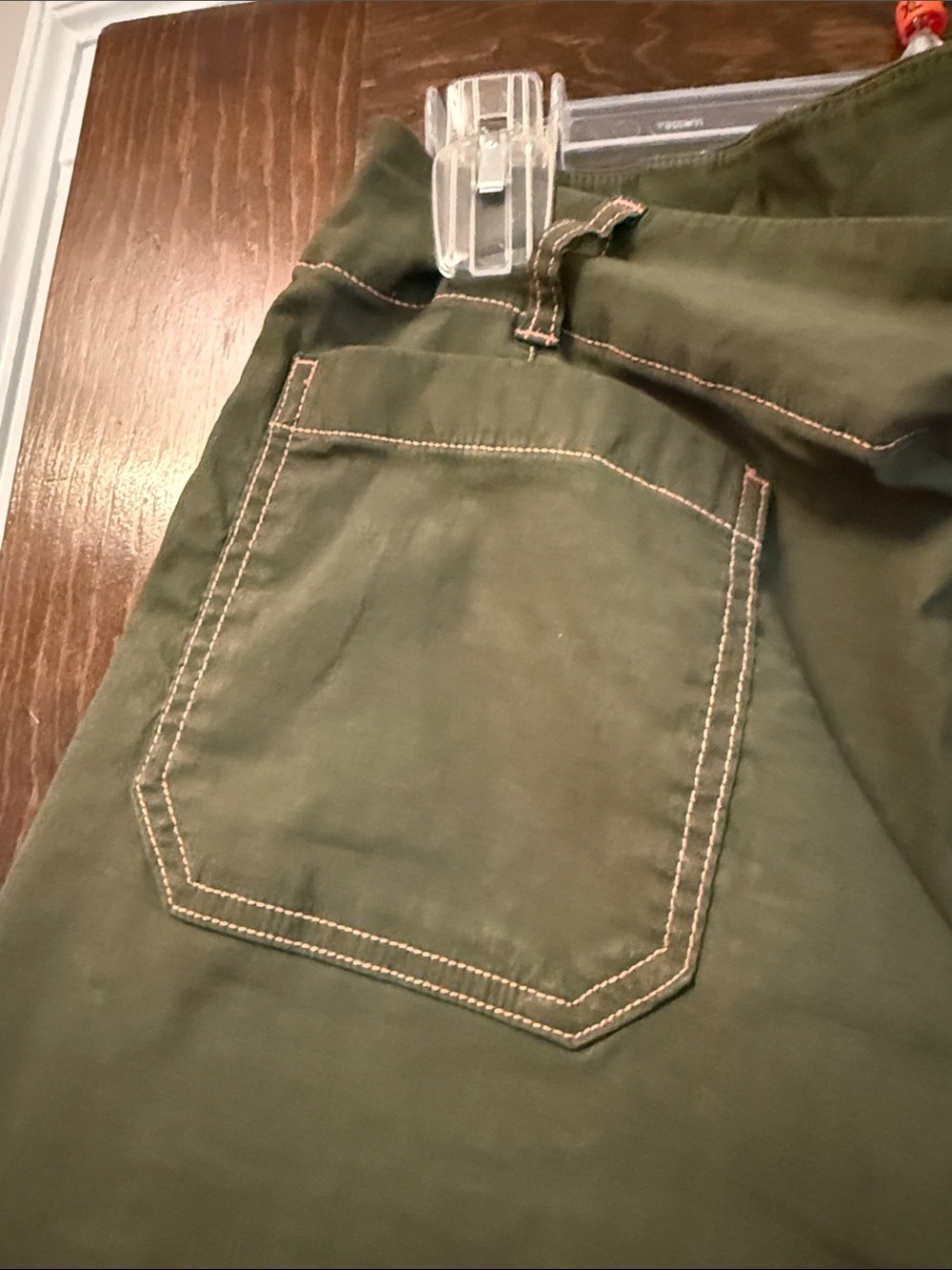 Maeve Olive Wide-Leg Cropped Chino with Contrast Stitching - Picture 3 of 3